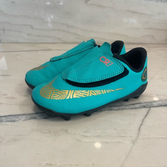 Nike kids soccer cleats-10 - Picture 1 of 6